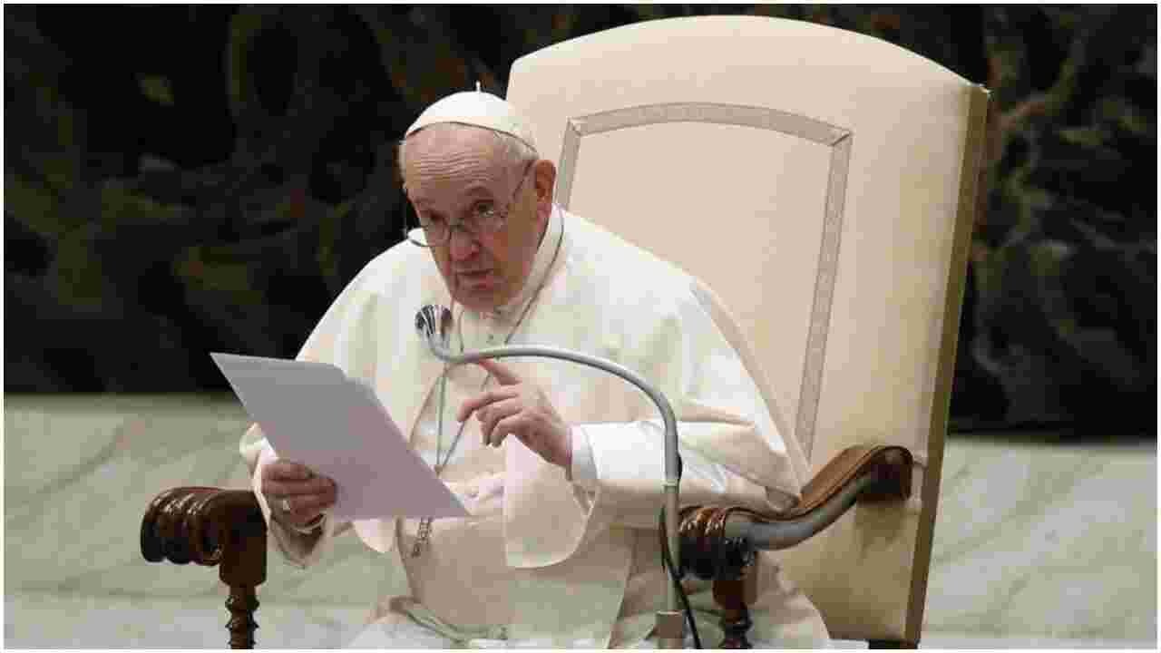 Pope Francis Calls on Parents to Support Gay Children