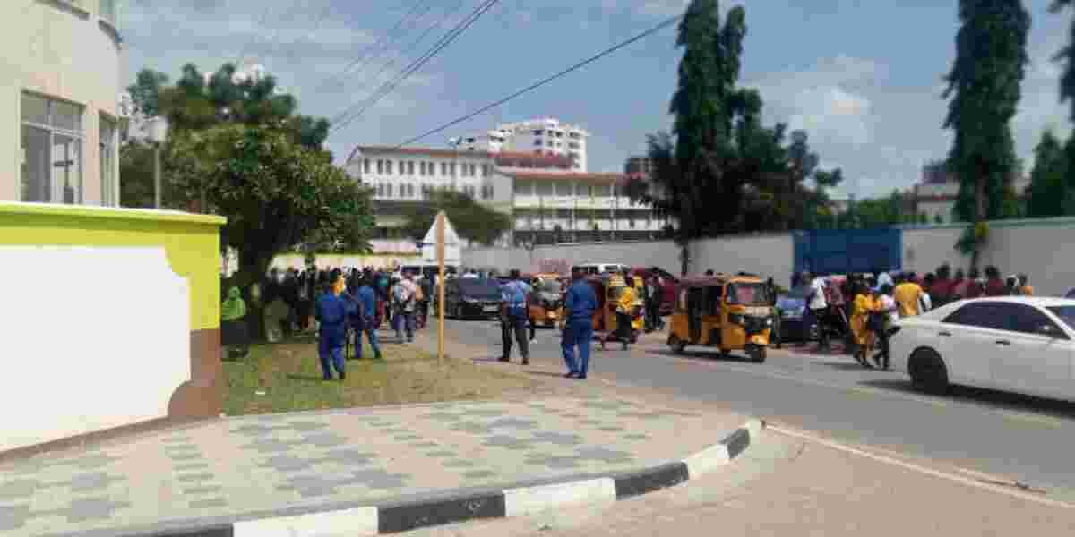 Police Lob Teargas as UDA Delegates Clash in Mombasa Meeting