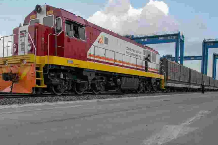 Inaugural SGR Cargo Train Ferries 104 Containers from Mombasa to Nairobi