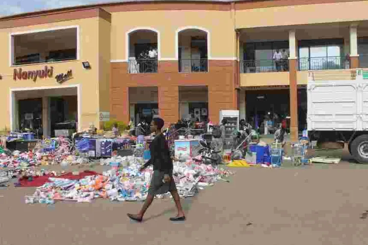 Residents Loot Stock as Nakumatt is Evicted from Mall