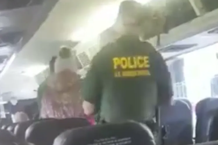 Immigrant Advocates Urge Greyhound Bus Company to Stop Feds from Checking Passengers' Immigration Status