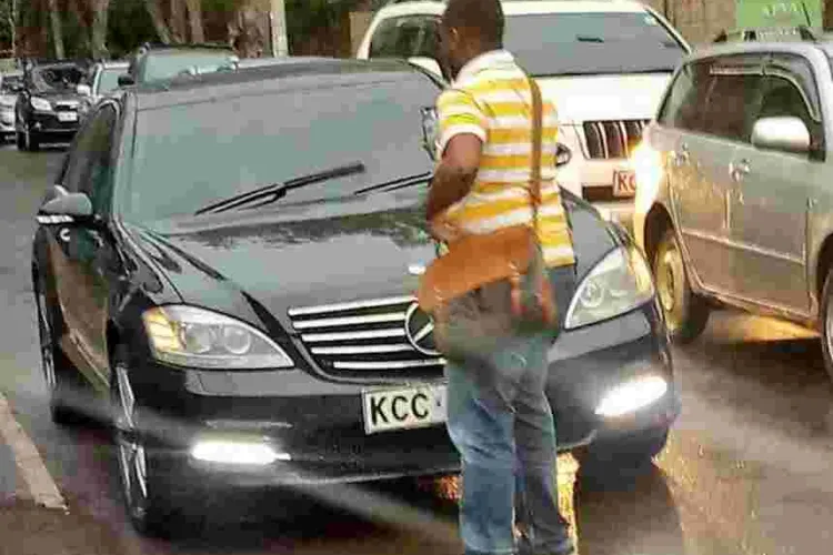 Brave Man Wins Kenyans' Hearts after Blocking MP's Car from Being Driven on the Wrong Side [VIDEO]