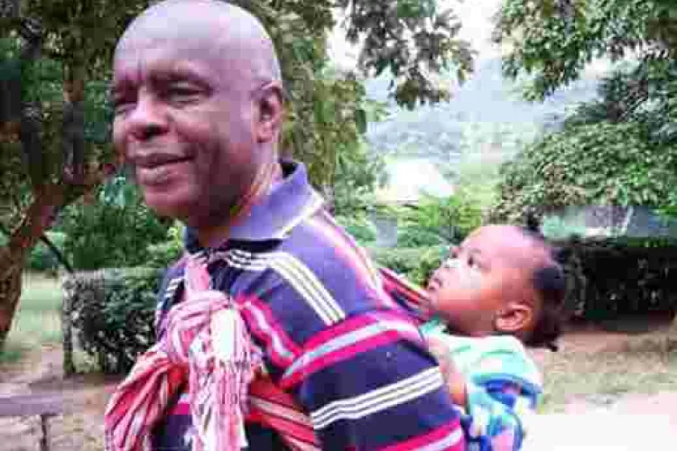 Photo of Makueni Governor Prof Kivutha Kibwana Carrying Child on His Back Goes Viral Online 