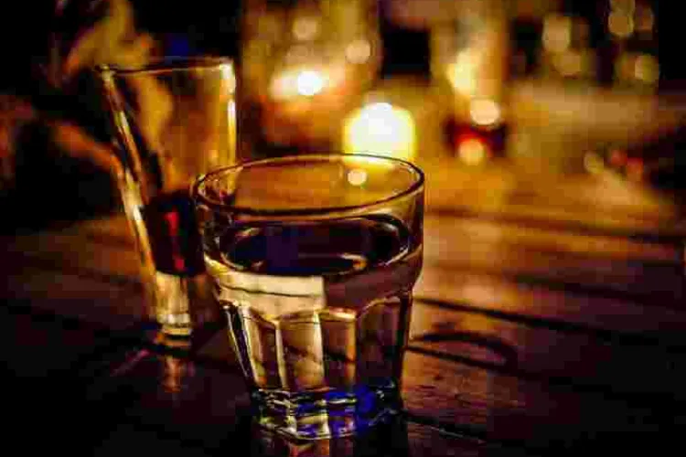 Police Issue Warning as Gang that Drugs Revelers in Clubs Returns