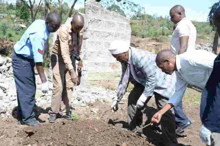Kenyan Akorino Bishop Busted Exhuming Graves of Seven Relatives in Order to Sell Land