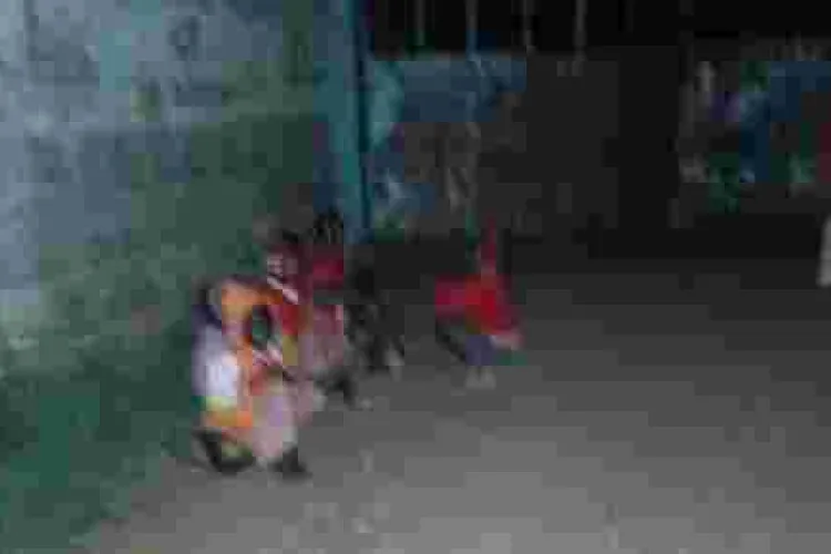 Photo of Small Kenyan Kids Waiting Outside School Gate at 5:30am Causes a Stir Online