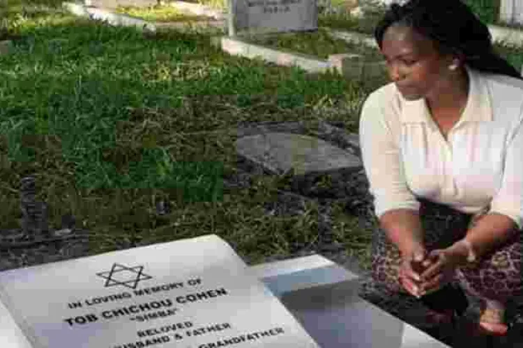 Sarah Wairimu Visits Late Dutch Husband Tob Cohen’s Grave