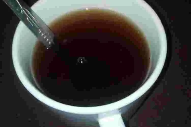 Kenyans from the coast Wake Up in the Middle of Night to Take Sugarless Black Tea to 'Cure' Covid-19