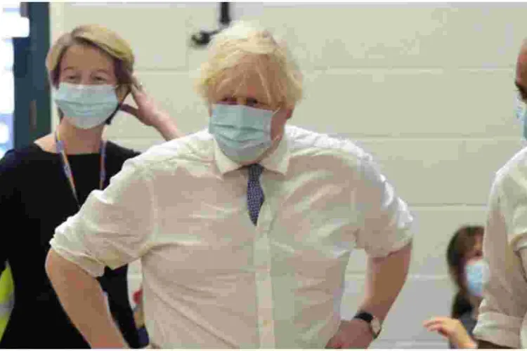 UK Reports First Death from Omicron Covid-19 Variant 