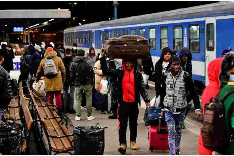 Kenyan Medical Student Fleeing Ukraine Narrates Her Ordeal at the Polish Border