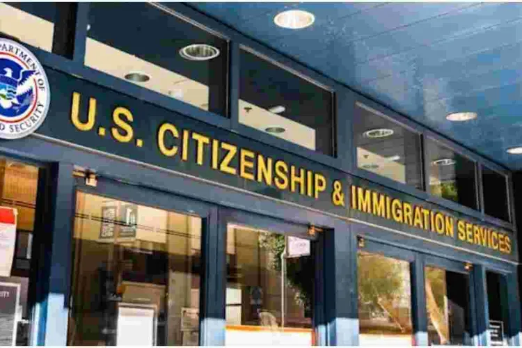 US to Extend Some Expiring Immigrant Work Permits for 18 Months