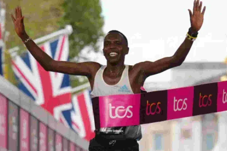 Kenya's Amos Kipruto Wins London Marathon Title  