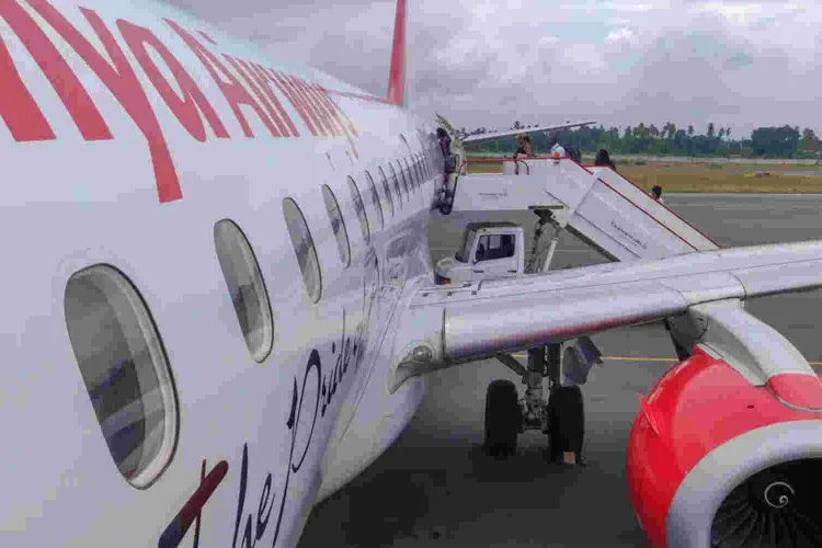 Kenya Airways Donates a Boeing Plane to Mang’u High School for Aviation Training