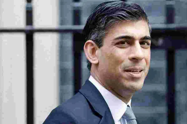 UK Set to Increase Fees for Migrants' Visa Applications
