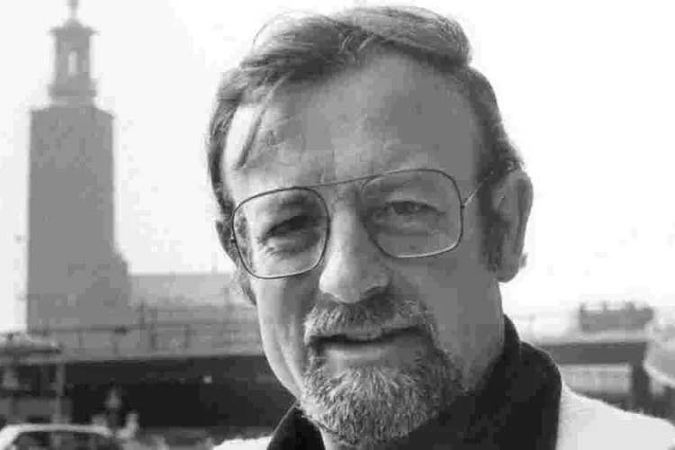 Roger Whittaker, Artist Behind 'My Land Is Kenya' Song Dies at 87