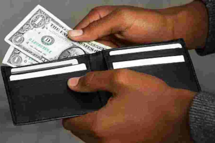 Shilling Set to Break 160 to the Dollar in Fresh Consumer Pain