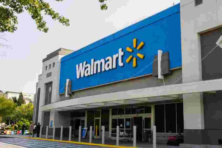 Walmart Offers Foreigners $100K Jobs Plus Green Cards