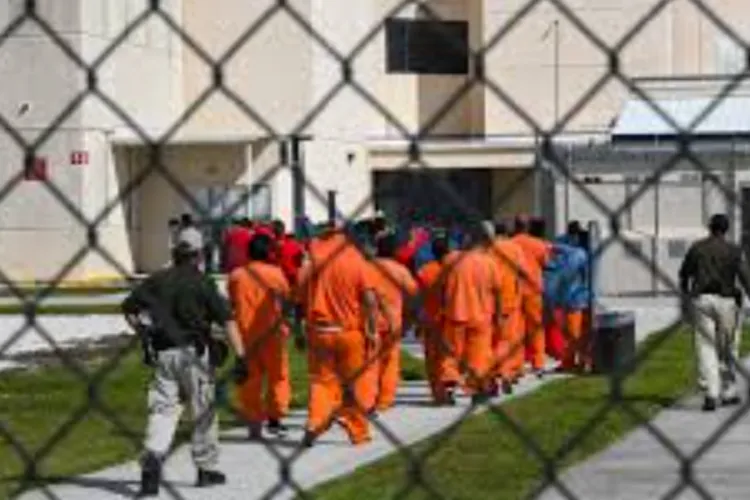 Immigrant Women Detail Severe Overcrowding and Sanitation Issues at ICE Detention Center