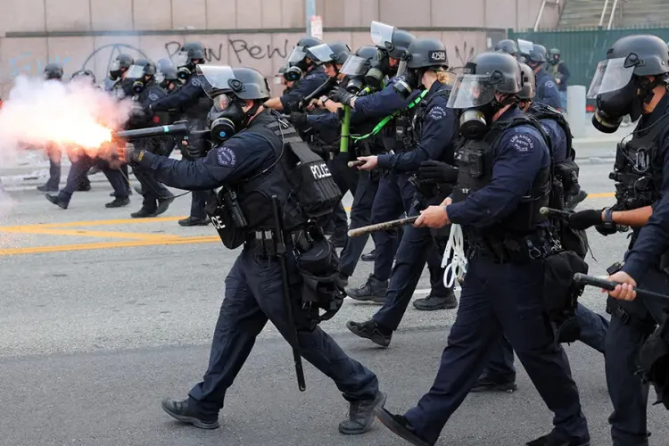 Los Angeles Under Tight Security as Immigration Protests Turn Violent
