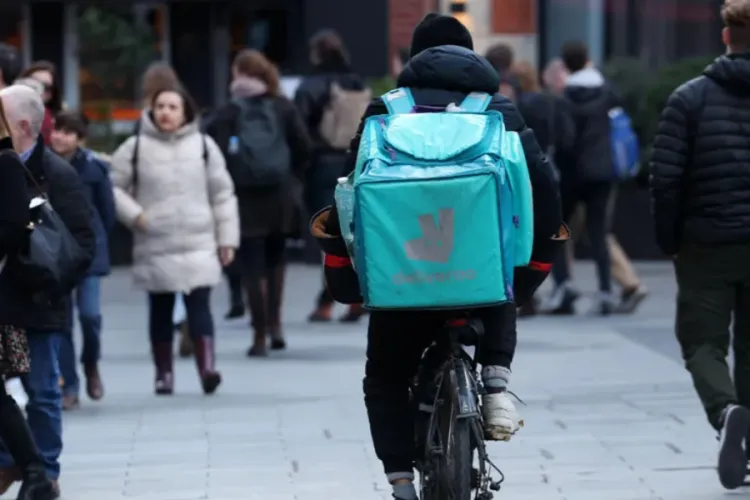 UK Cracks Down on Asylum Seekers Working Illegally as Delivery Riders