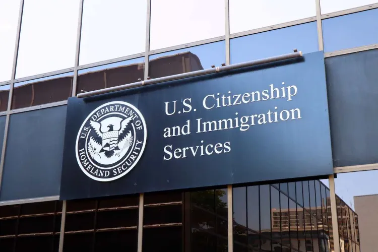 USCIS Case Status Glitch Leaves Thousands Confused as Messages Suddenly Change