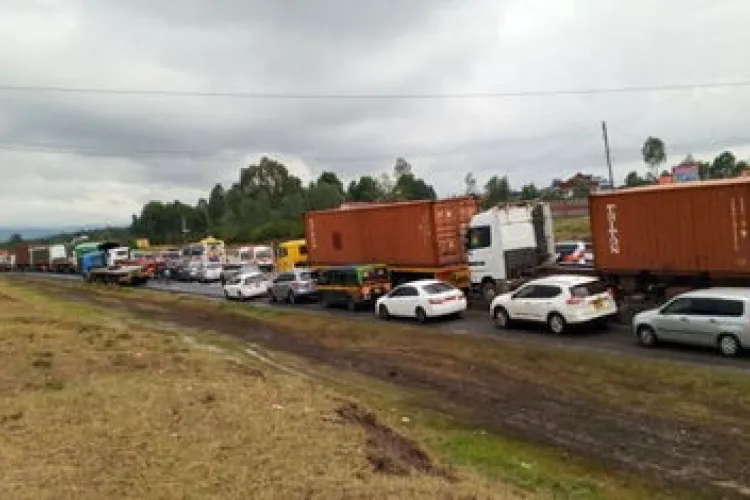 Festive Travel Paralyzes Nakuru–Eldoret Highway, Thousands Stranded Near Gilgil