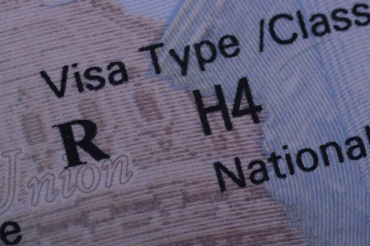 H‑4 Visa Holders Urged to Begin Renewal Early
