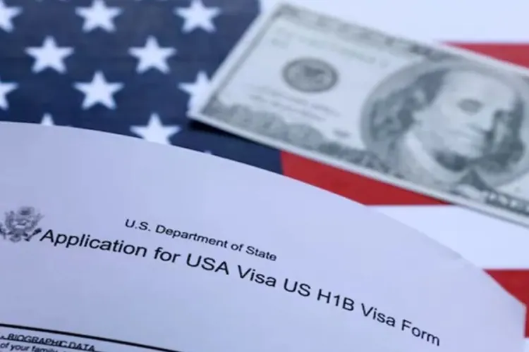 Laid-off H-1B Workers Face Rising Risk as USCIS Scrutinises B-1/B-2 Status Changes