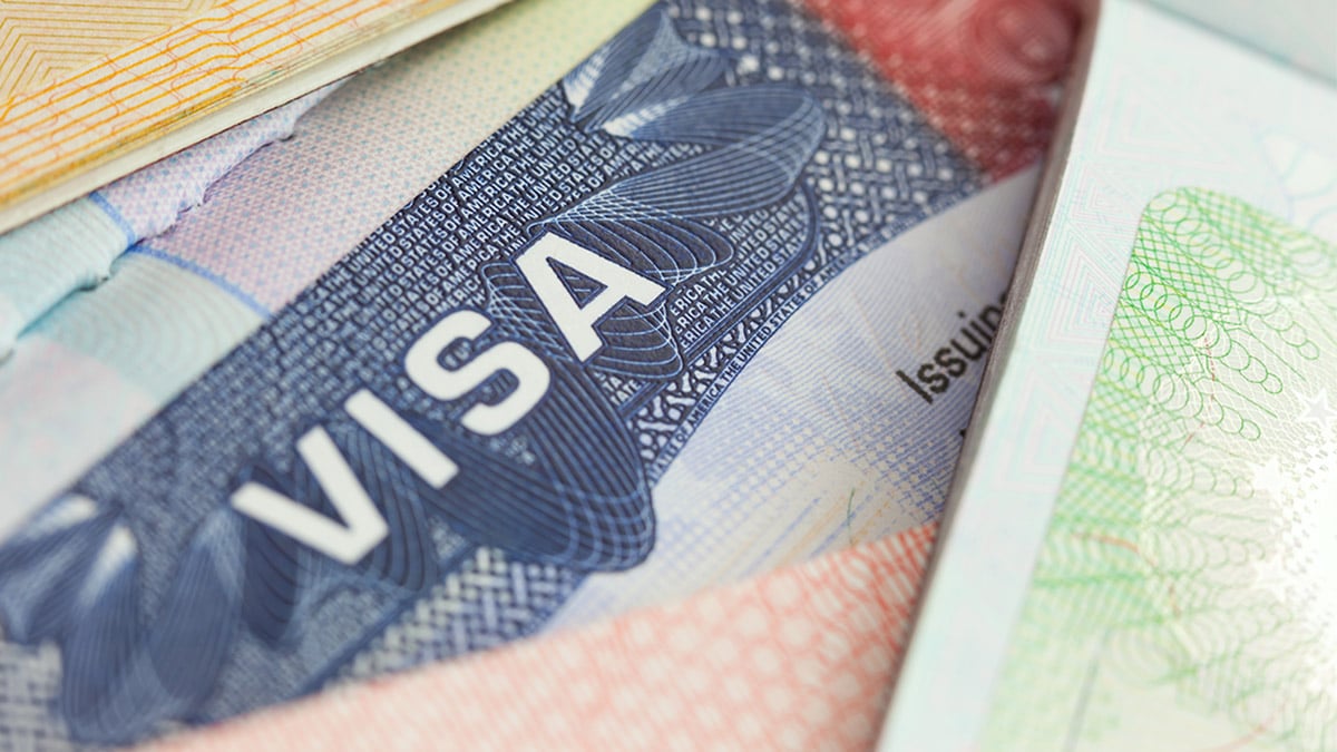 US Temporarily Bars Green-Card Holders from African Nations Amid Security Concerns