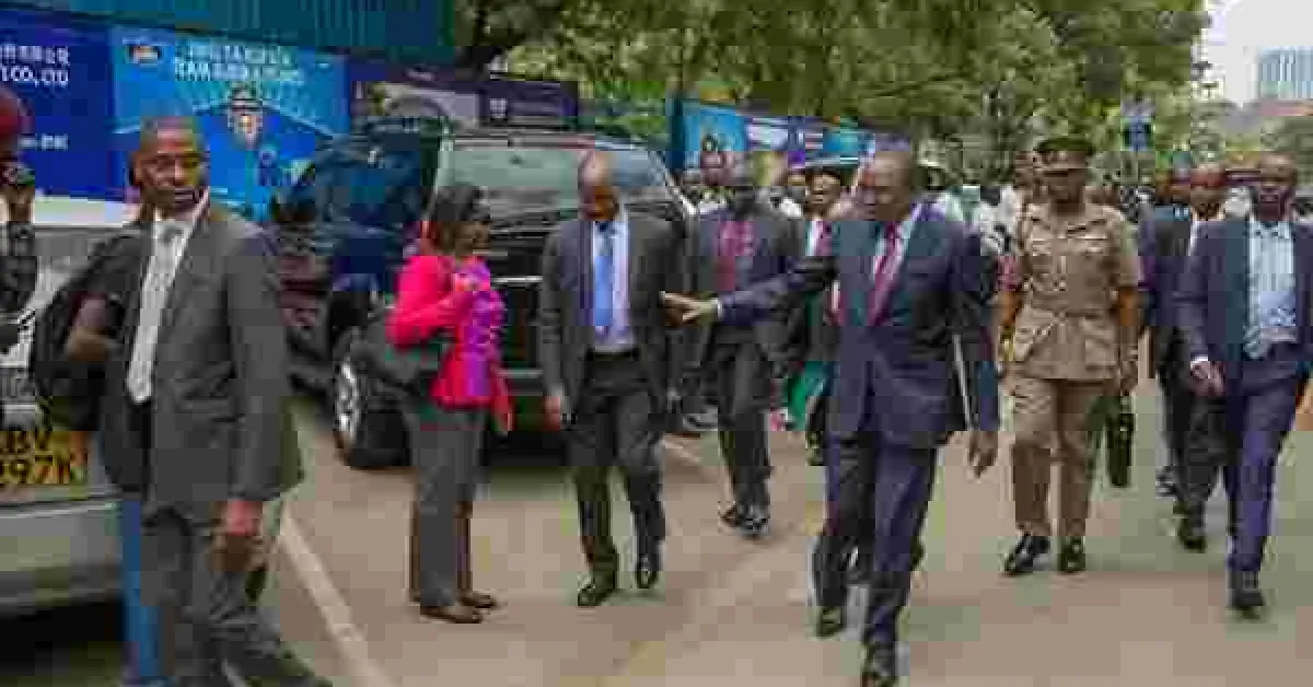 Kenyans Watch as President Uhuru Walks in the Streets of Nairobi