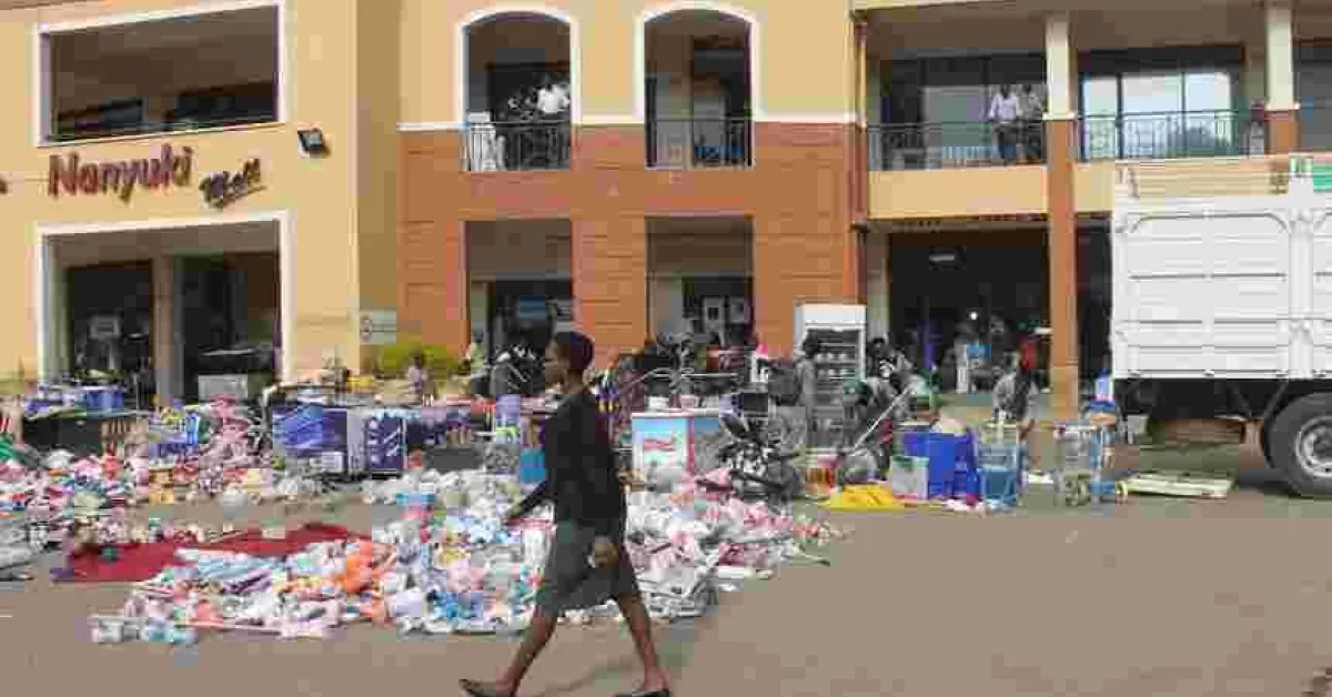 Residents Loot Stock as Nakumatt is Evicted from Mall