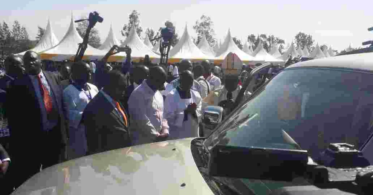 Deputy President William Ruto Gifts New Kisumu Archbishop Anyolo with Brand New Car