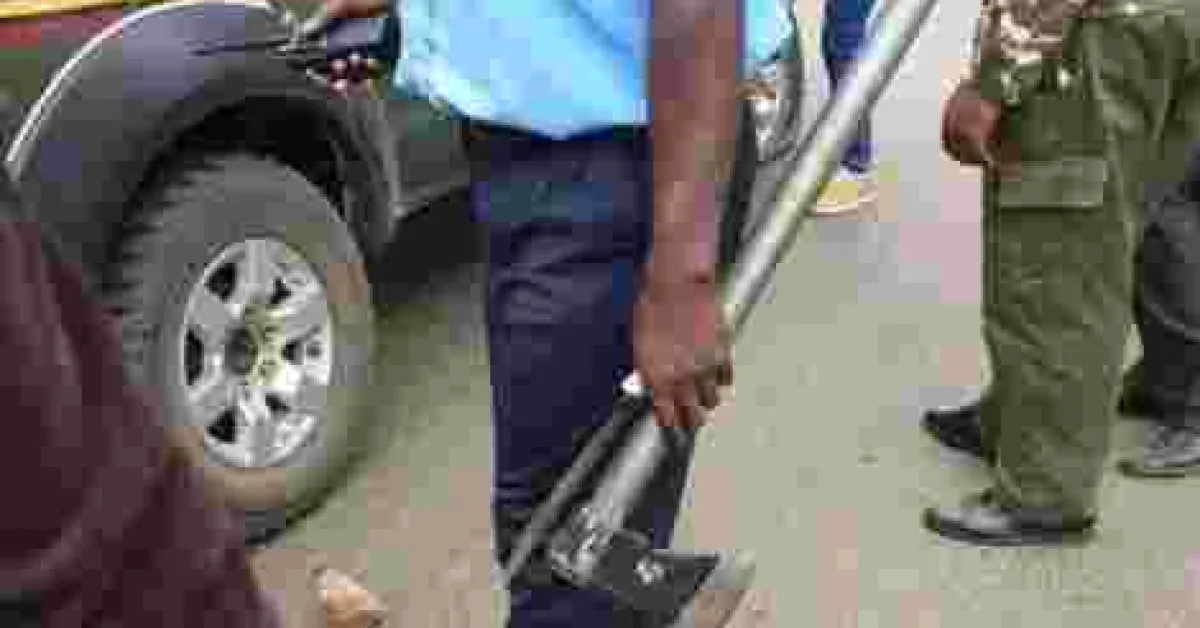 Kenyan Policeman Pictured Handling Murder Weapons with Bare Hands, Kenyans React