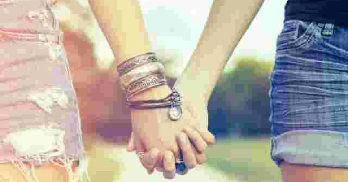 Angry Residents Frogmarch Suspected Kenyan Gay Couple to Police Station