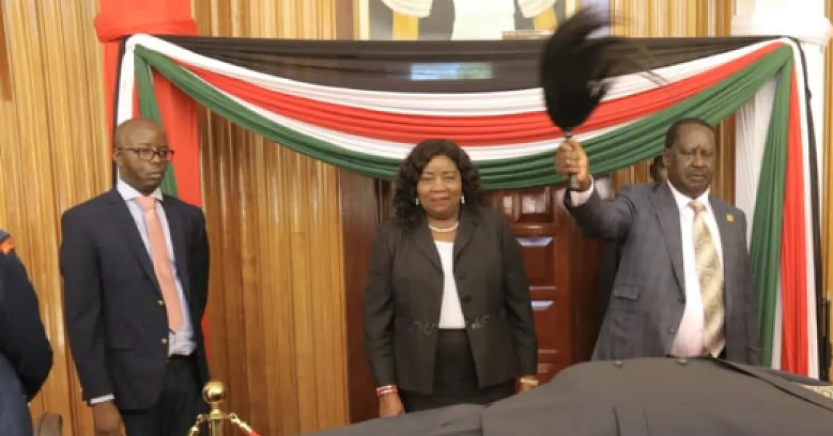 Raila Pays Last Respects to Moi at Parliament Buildings