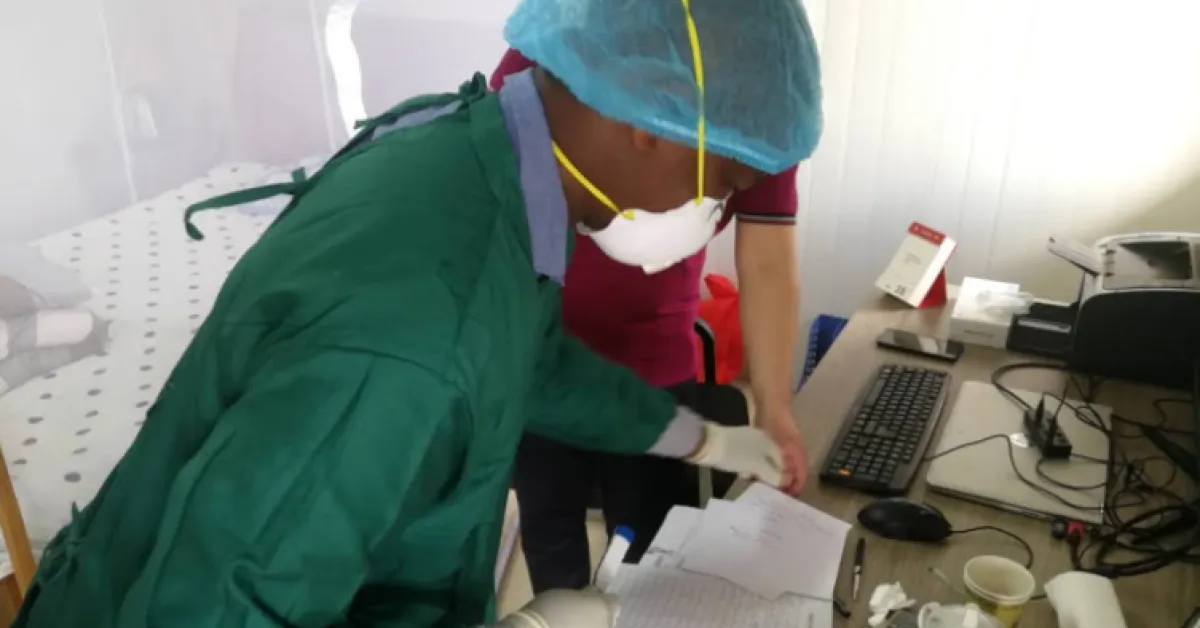 Kenyan Medics Scamper for Safety as Ailing Chinese Nationals are Brought to the Hospital
