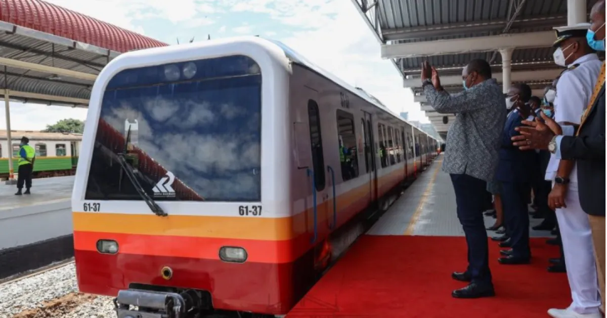 Uhuru Launches New Nairobi Commuter Rail Service