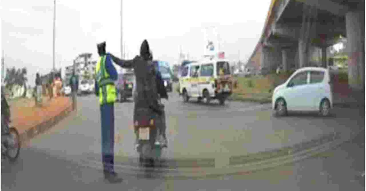Video Shows Daring Muggers Snatching Phone from a Police Officer in Nairobi