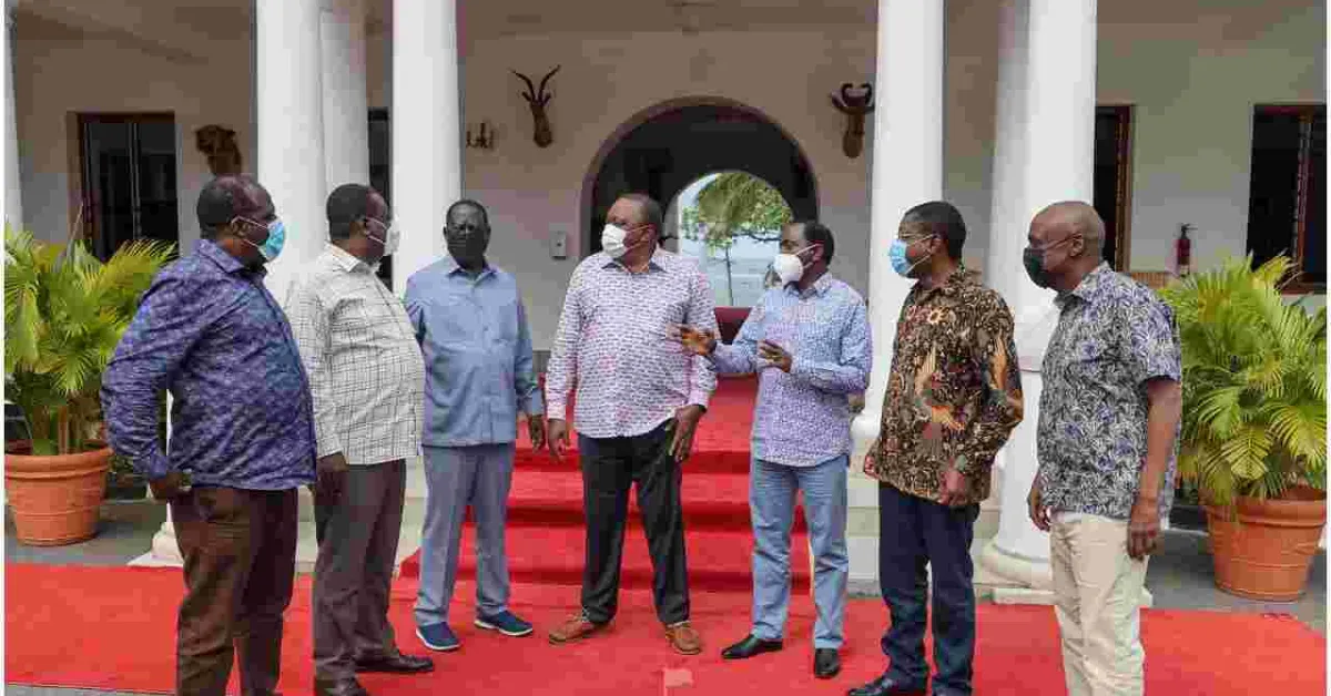Uhuru Hosts Raila, Kalonzo, Mudavadi, Wetang'ula and Moi at State House, Mombasa