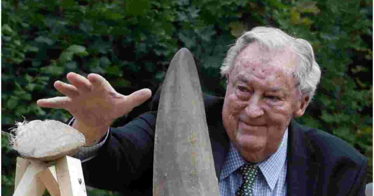 Kenyan Paleoanthropologist Dr. Richard Leakey Buried on a Ridge Along Rift Valley