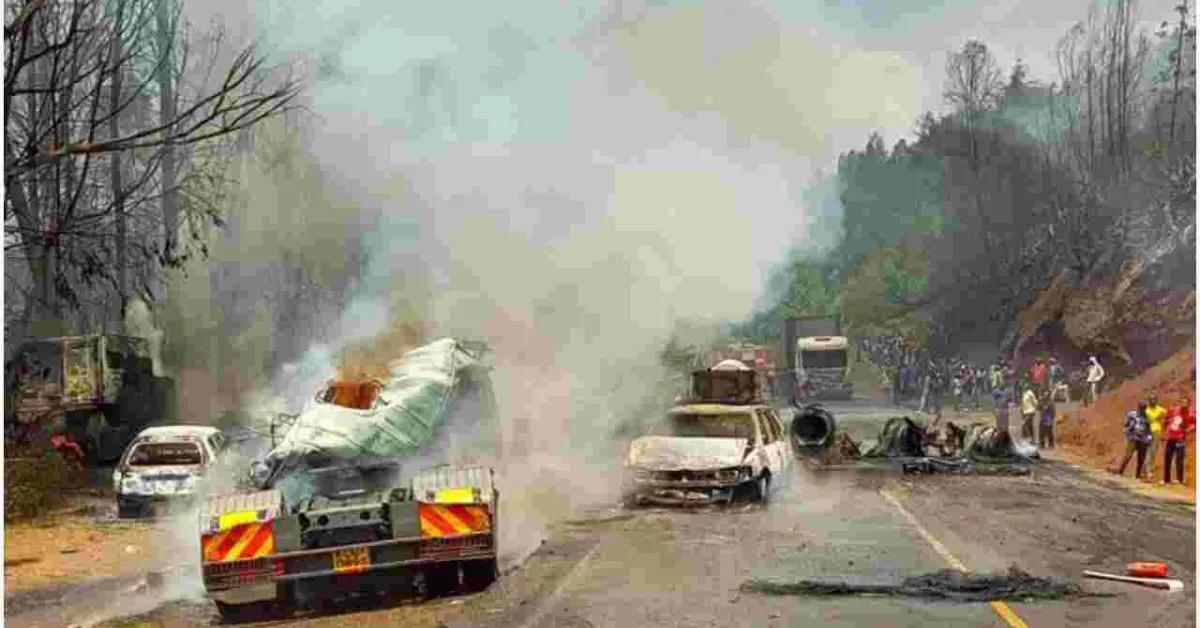 Several Cars Burnt along  Nairobi-Mai Mahiu Road as Trailer Transporting Gas Cylinders Explodes