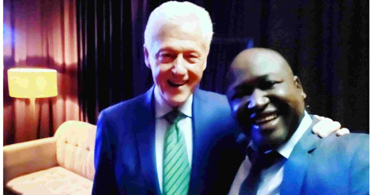 Kenyan Social Entrepreneur Kennedy Odede Recognized by Former US President Bill Clinton