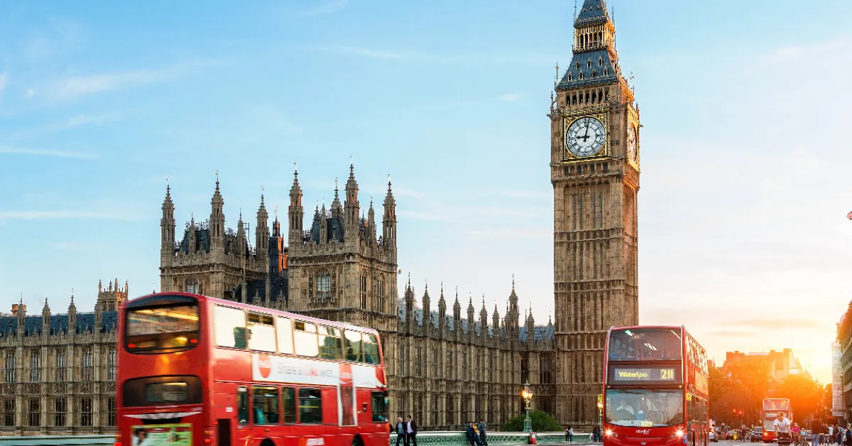 UK Work and Study Visa Applications Plunge 30% in October 2025