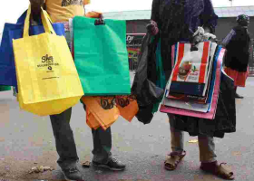 Travelers Entering Kenya Carrying Plastic Bags to Leave Them at the Airport