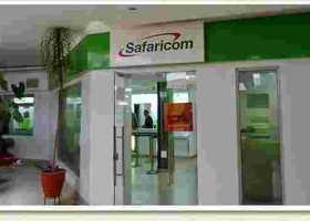 Youths Chanting Pro-Raila Slogans Vandalize Safaricom Shop along Moi Avenue, Nairobi