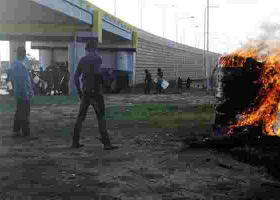 Irate Youths Protest, Light Bonfires to Demand Miguna Miguna's Release