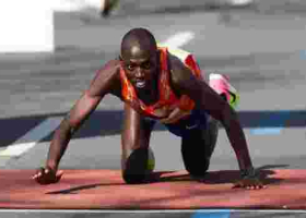 Kenyan Runner Collapses Near Finish Line at a Marathon in Germany, Crawls to Win Silver [VIDEO]