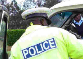 Nairobi Traffic Cop Refuses to Take Bribe from a Matatu Driver [VIDEO]