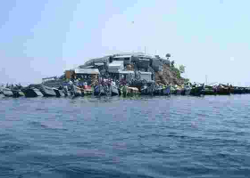 Ugandan Police Officers Forcefully Lower Kenyan Flag on Migingo Island as Row Escalates
