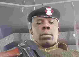 Brave Kenyan Policeman Videotaped Capturing Two Suspected Robbers in Nairobi Earns Praise [VIDEO]